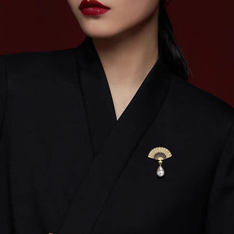 Custom Vintage Metal Flower Brooch Lapel Pins for Men and Women Butterfly Button Zinc Alloy Stainless Steel Poppy Gold